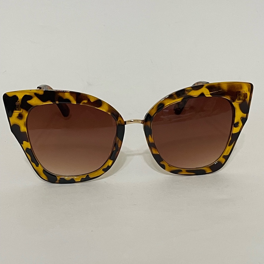 ANN TAYLOR Womens Tortoise and Gold Large Cat Sunglasses